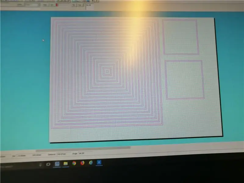 Laser-txiav cov Pyramid Layers