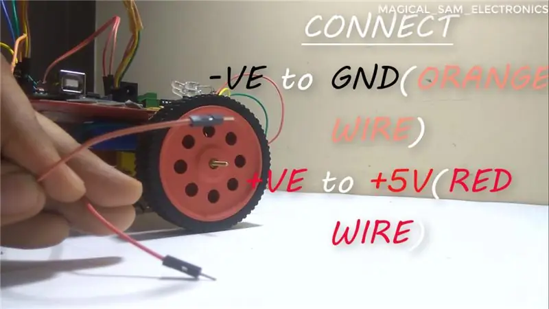 CONNECTER LES BORNES -VE ET +VE DE L'ARDUINO