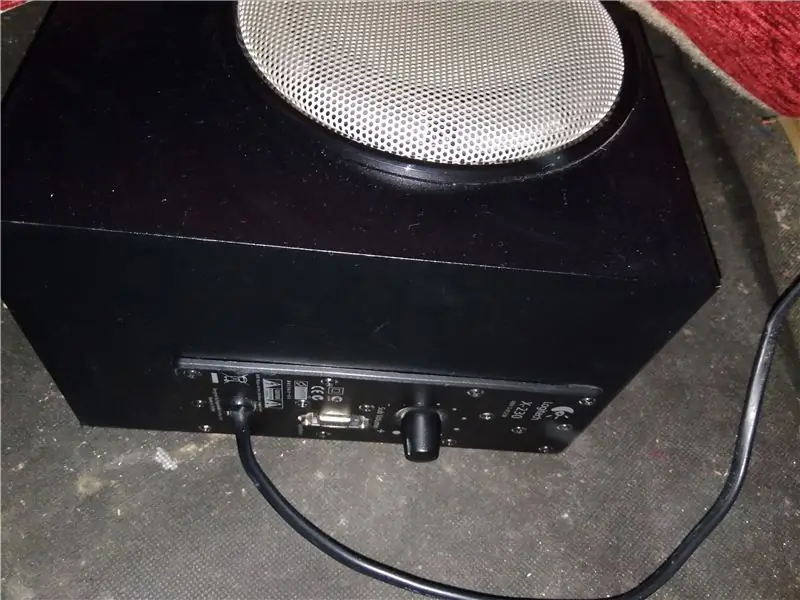 Zamontuj subwoofer