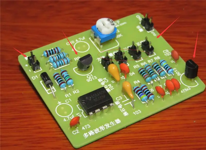 Étape 4: souder les transistors NPN et les broches d'en-tête au PCB