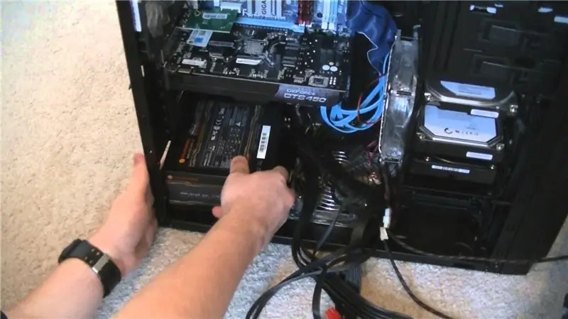 Installation du disque dur, de l'alimentation et du ventilateur du boîtier