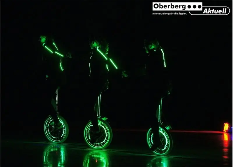 Spectacle de lumière LED monocycle