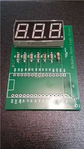 Inserte las resistencias de 470 Ohm y 10K