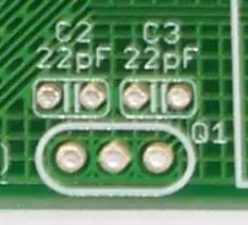 Ajouter le cristal, les capuchons et la diode