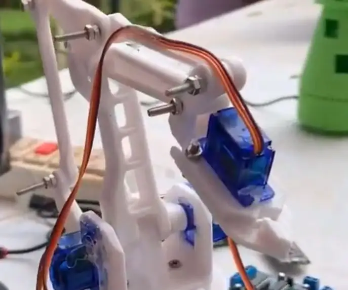 Alexa Robotic Arm: 4 Βήματα