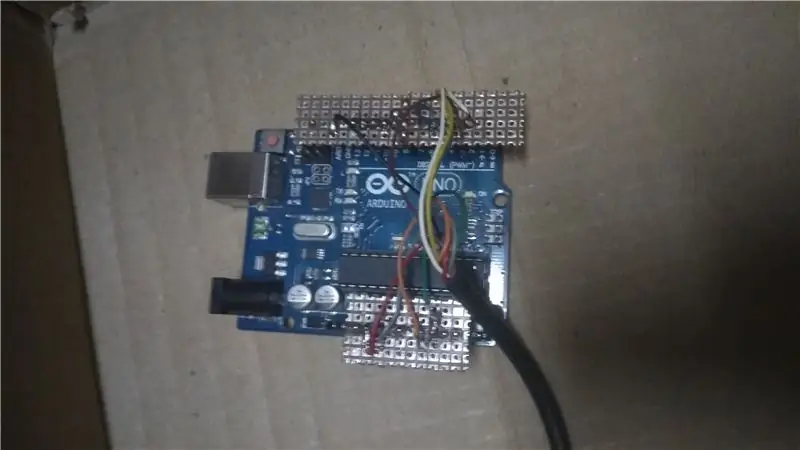 Vytvořte štít Arduino a připojte kabely