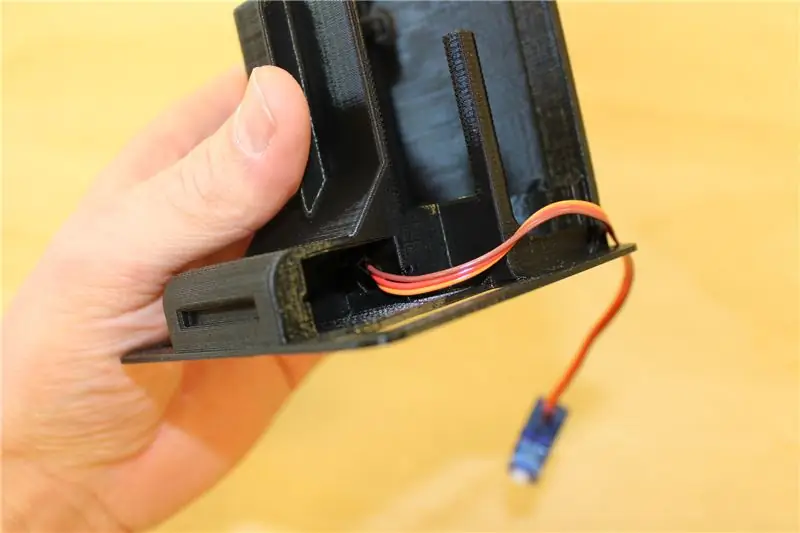 Servos sécurisés dans la base