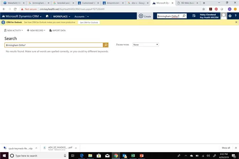 Faça logon no CRM. Depois de fazer login, você deseja pesquisar a conta / fornecedor que deseja adicionar para ter certeza de que ainda não existem