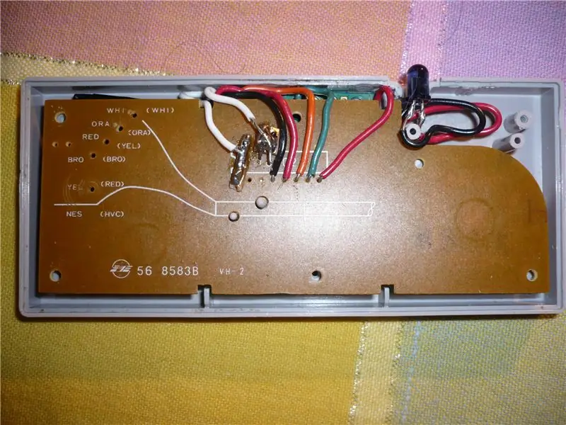 احصل على IR LED في الفتحة