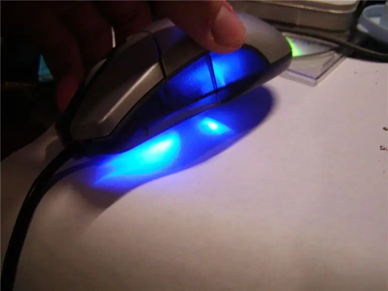 Mouse LED Biru: 4 Langkah