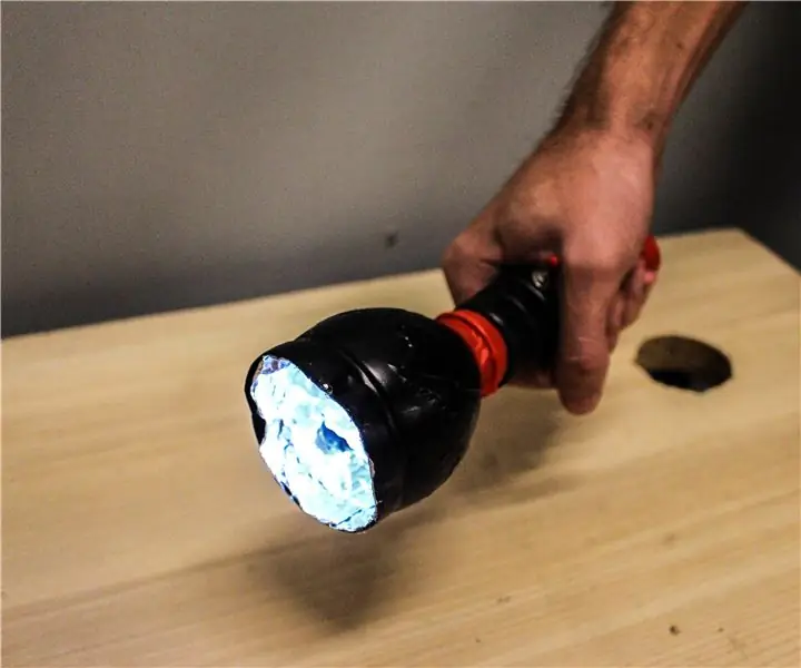 Lampe torche recyclée : 9 étapes (avec photos)