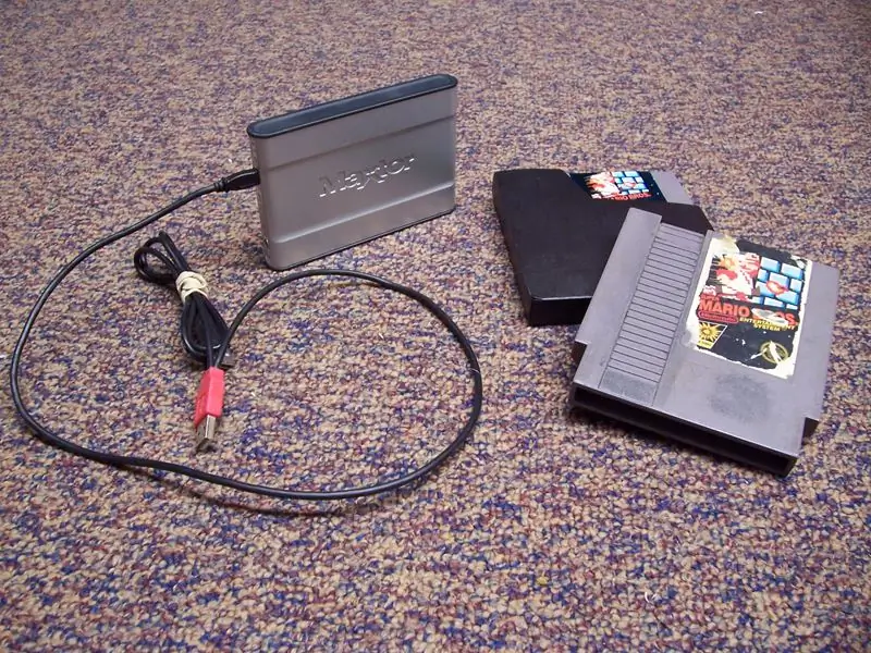 Externe Festplatte mit NES-Cartridge