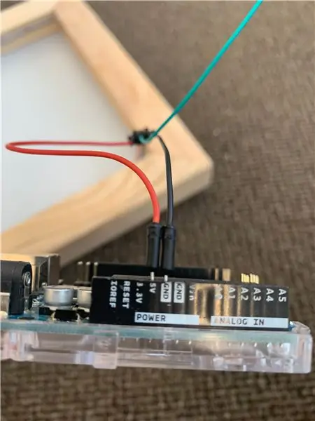 Prijunkite šviesos diodus prie „Arduino“