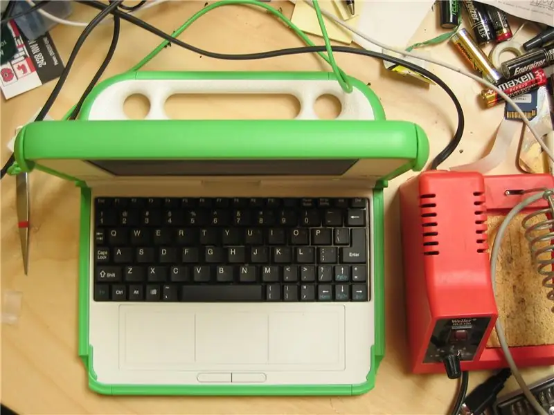 Kończenie pracy: instalowanie klawiatury USB w laptopie OLPC XO, faza II