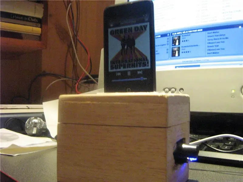 Փայտե IPod Dock W/ Բարձրախոս `6 քայլ