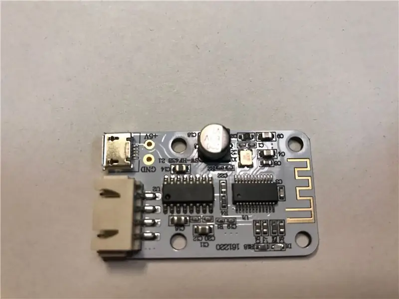 Connecteu els 2 altaveus a la placa Bluetooth