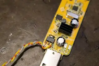 Ushqimi i të dhënave me një kompjuter me një bord të vetëm Raspberry PI dhe një USB Stick DVB-T