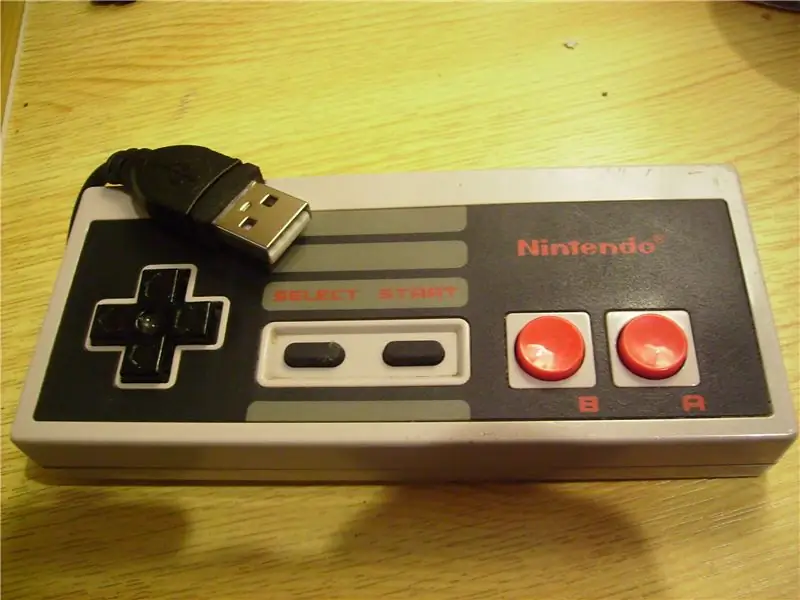 NES vezérlő flash meghajtó USB: 6 lépés