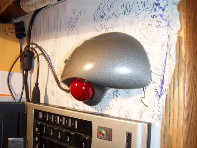 Vyčistite myš Trackball