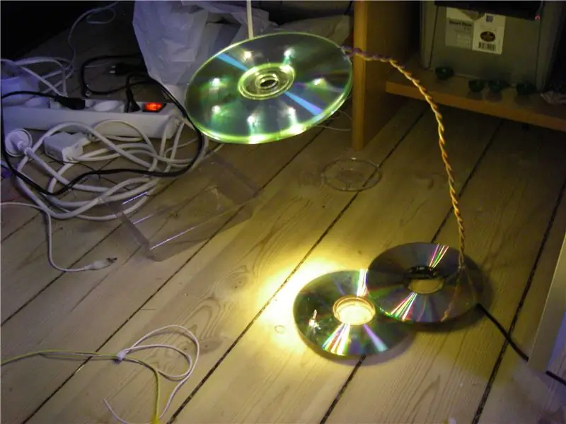 LED CD lampa sa USB napajanjem: 8 koraka (sa slikama)