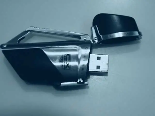 Držač fleš diska za USB palac-NAPRAVITE DRŽAČ ZA POVEZANJE: 5 koraka