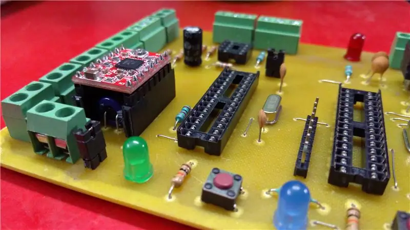 De tweede versie van het moederbord voor de DigiCon MDF-wikkelmachine