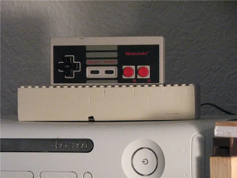 Station de chargement pour un téléphone portable avec manette NES !!! : 7 étapes