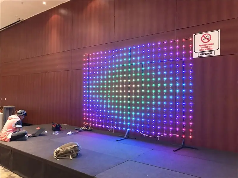 เมทริกซ์ LED โปร่งใสขนาดใหญ่ที่ยืดหยุ่นได้ราคาต่ำกว่า 150 ดอลลาร์ ทำง่าย