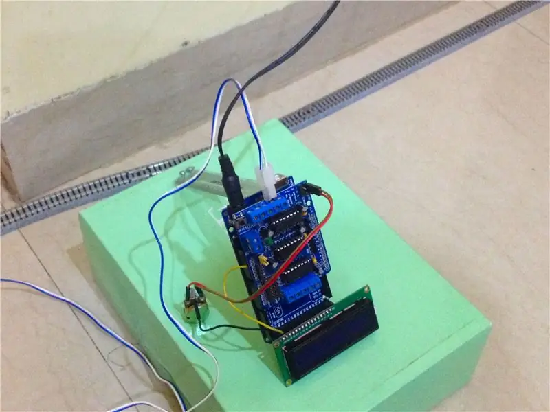 Anslut 12v likström till Arduino -kortet och slå på strömmen