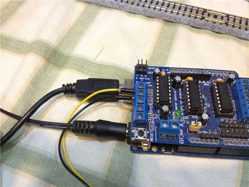 Anslut Arduino -kortet till datorn via USB