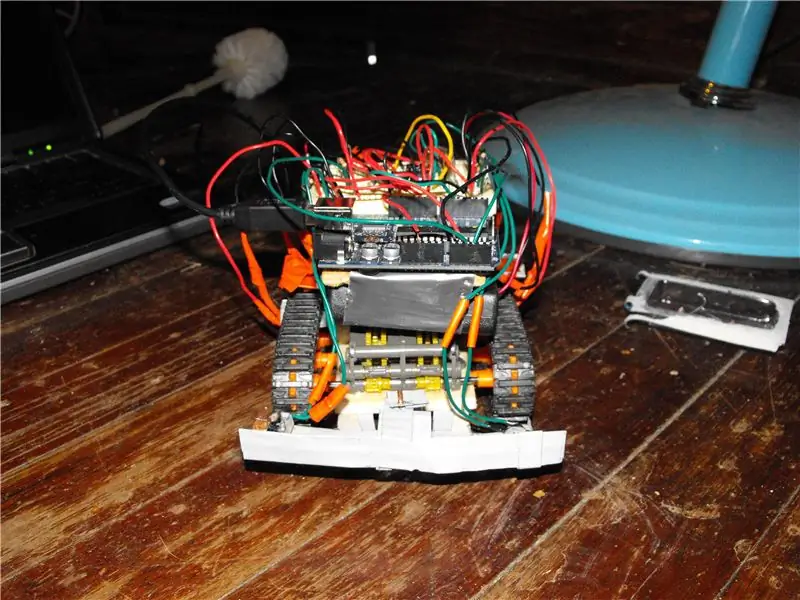 Ard-e: Robot s Arduinom kao mozgom: 9 koraka