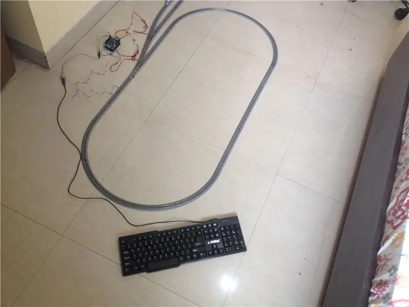 Ikonekta ang Keyboard sa Konektor ng PS / 2