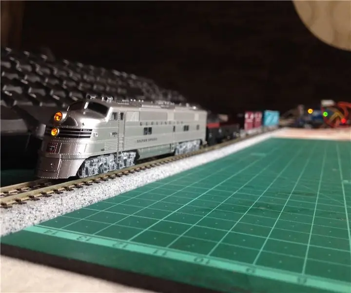 Model Keyboard Controlled Train Train V2.0 - Vmesnik PS/2: 13 korakov (s slikami)