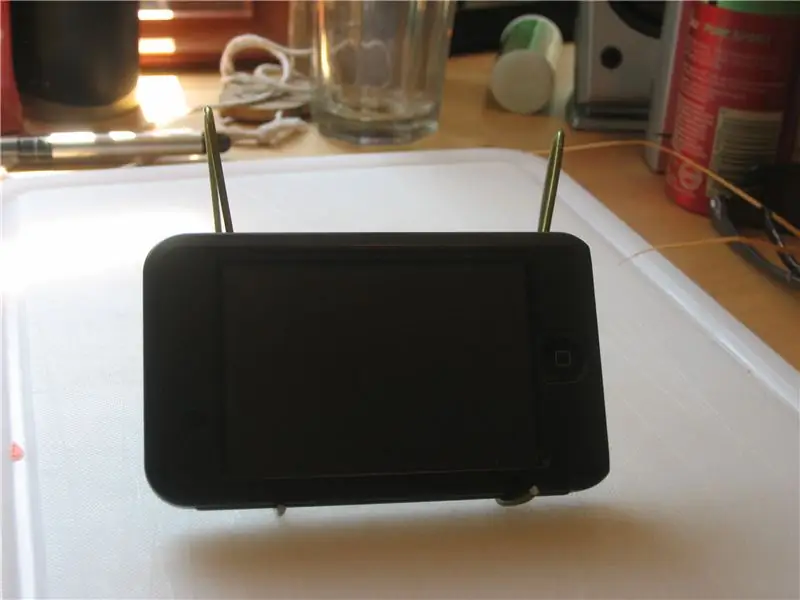 Dock per a iPod des de Metal Hanger: 5 passos