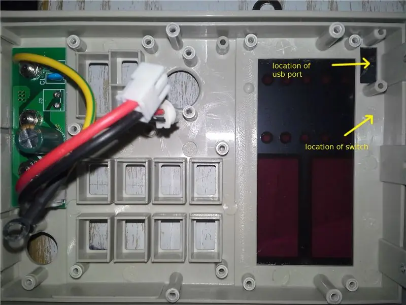 Puuriavad lüliti ja USB -pordi jaoks