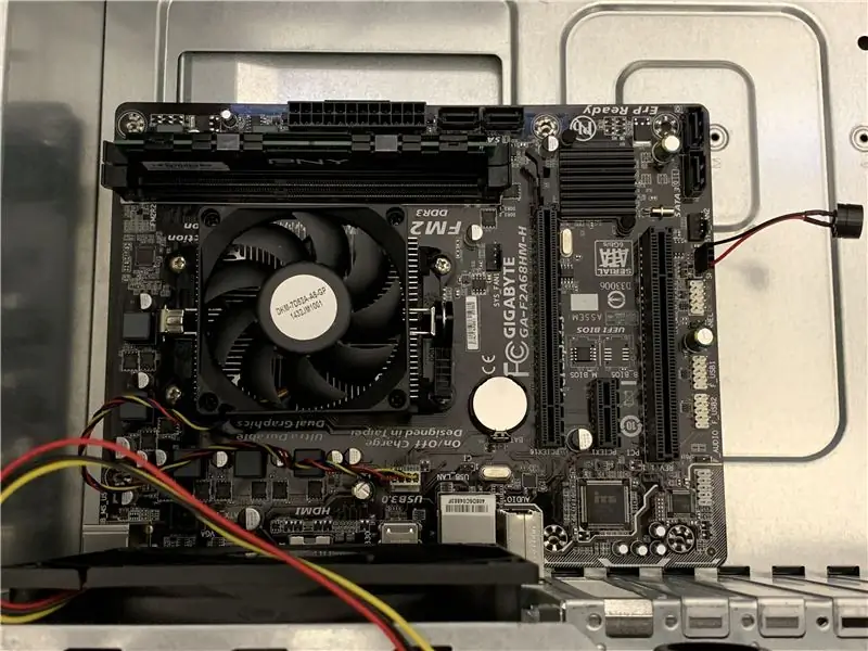 Masukkan Motherboard Ke Dalam Kasing