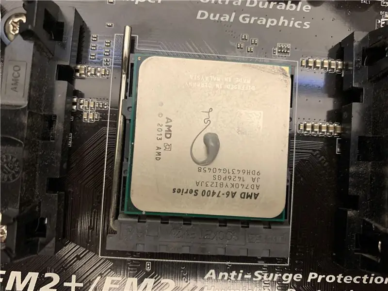 Inseriu la CPU i el dissipador de calor