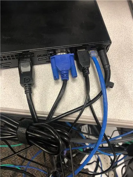 Korak 3: Priključite VGA adapter i kabel porta za prikaz u priključak za računalo