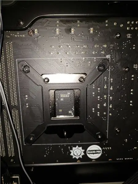 Aplicació de pasta tèrmica i instal·lació de la CPU Cooler