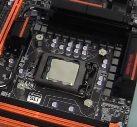 Pas termiese pasta toe en installeer CPU -koeler