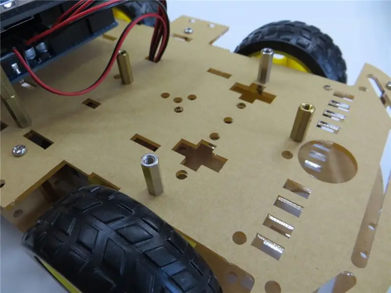 4WD robot platformasining yakuniy yig'ilishi