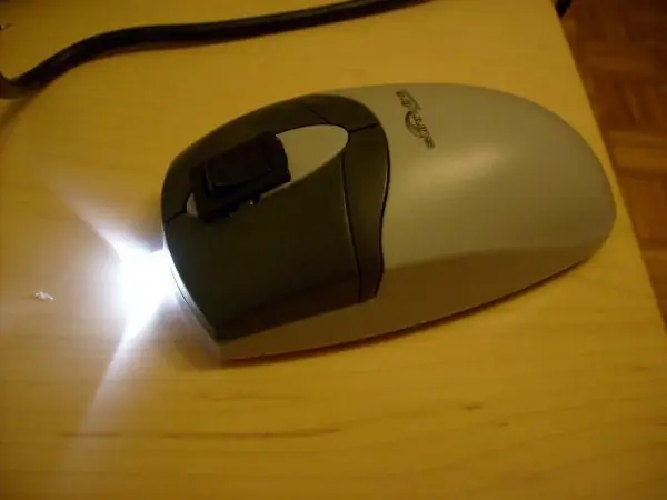 LED lučka za računalniško miško: 3 koraki