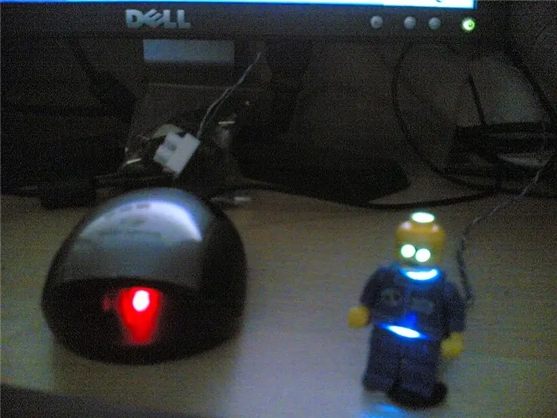 USB i ndezur me ngjyra të ndezura LEGO Njeri: 3 hapa