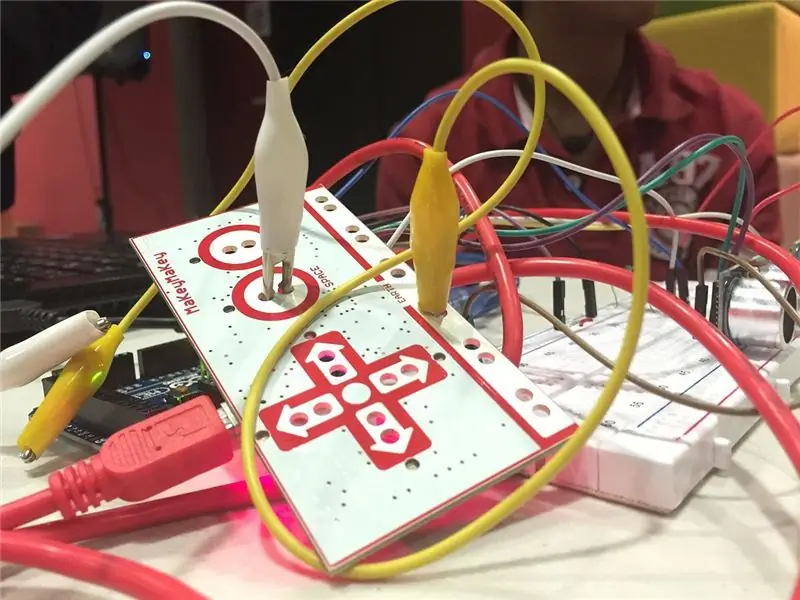 Skep 'n alternatiewe MIDI-beheerder met behulp van Makey-Makey en water