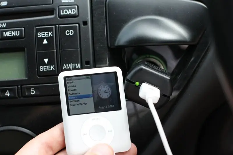 3. Nesil iPod Nano'yu Şarj Etmek İçin Genel USB Araç Şarj Cihazını Değiştirin: 4 Adım