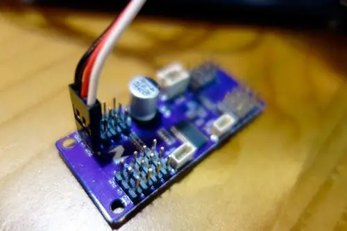 Claw Servo'ду Zio 16 Servo Controller менен туташтырыңыз