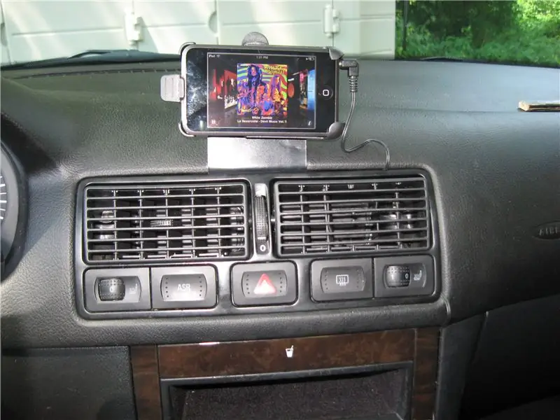 Soporte para iPod Touch / iPhone para VW Golf / GTI / Jetta: 4 pasos