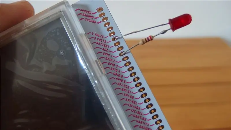 Parpelleja un led amb Pocket CHIP