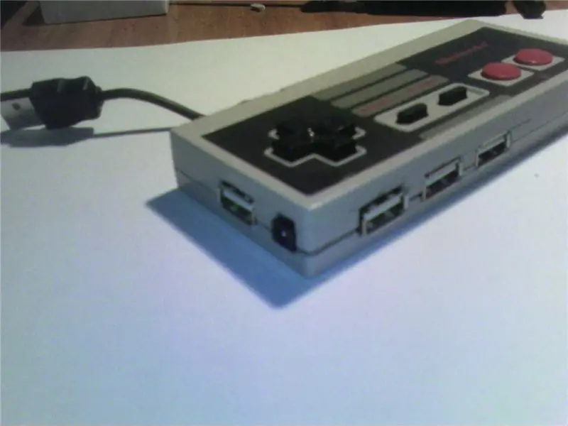 وحدة تحكم NES / 4 منافذ USB HUB: 7 خطوات