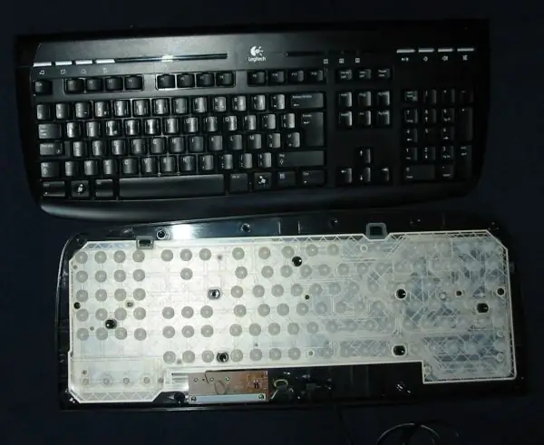 Ang Dismantled na Keyboard